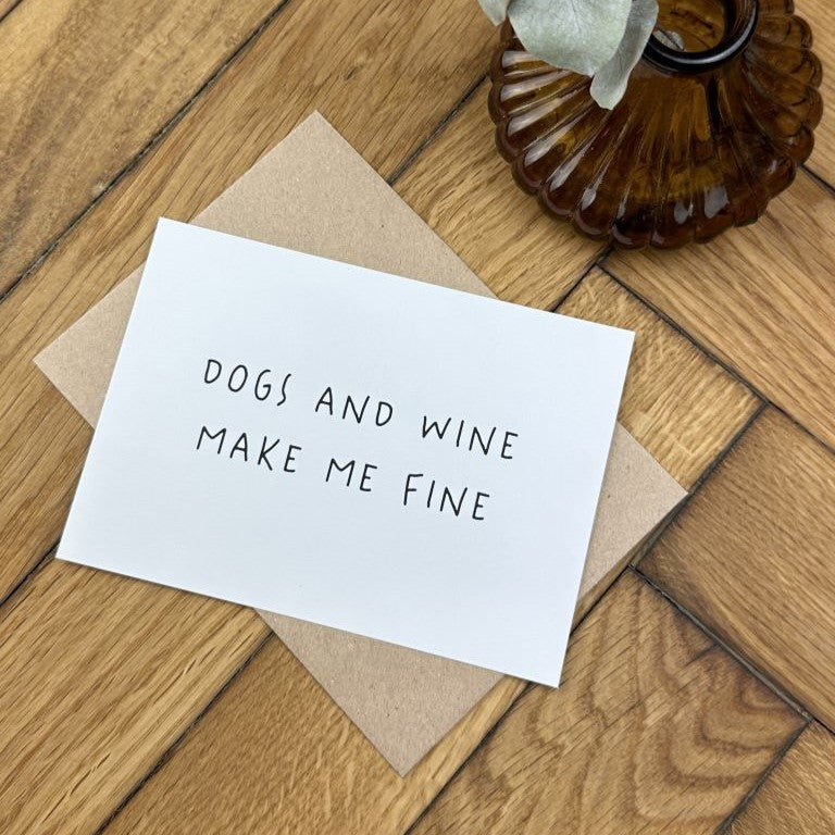 Postkarte fuer Hundehalter dogs and wine makes me fine